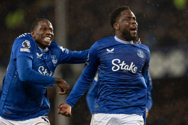 比分扳成2 比分扳成2