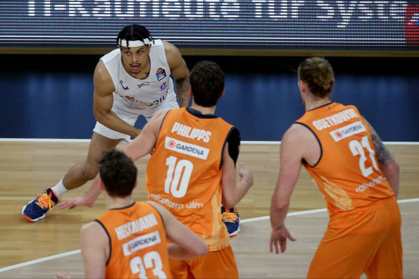 时刻冷静应 时刻冷静应